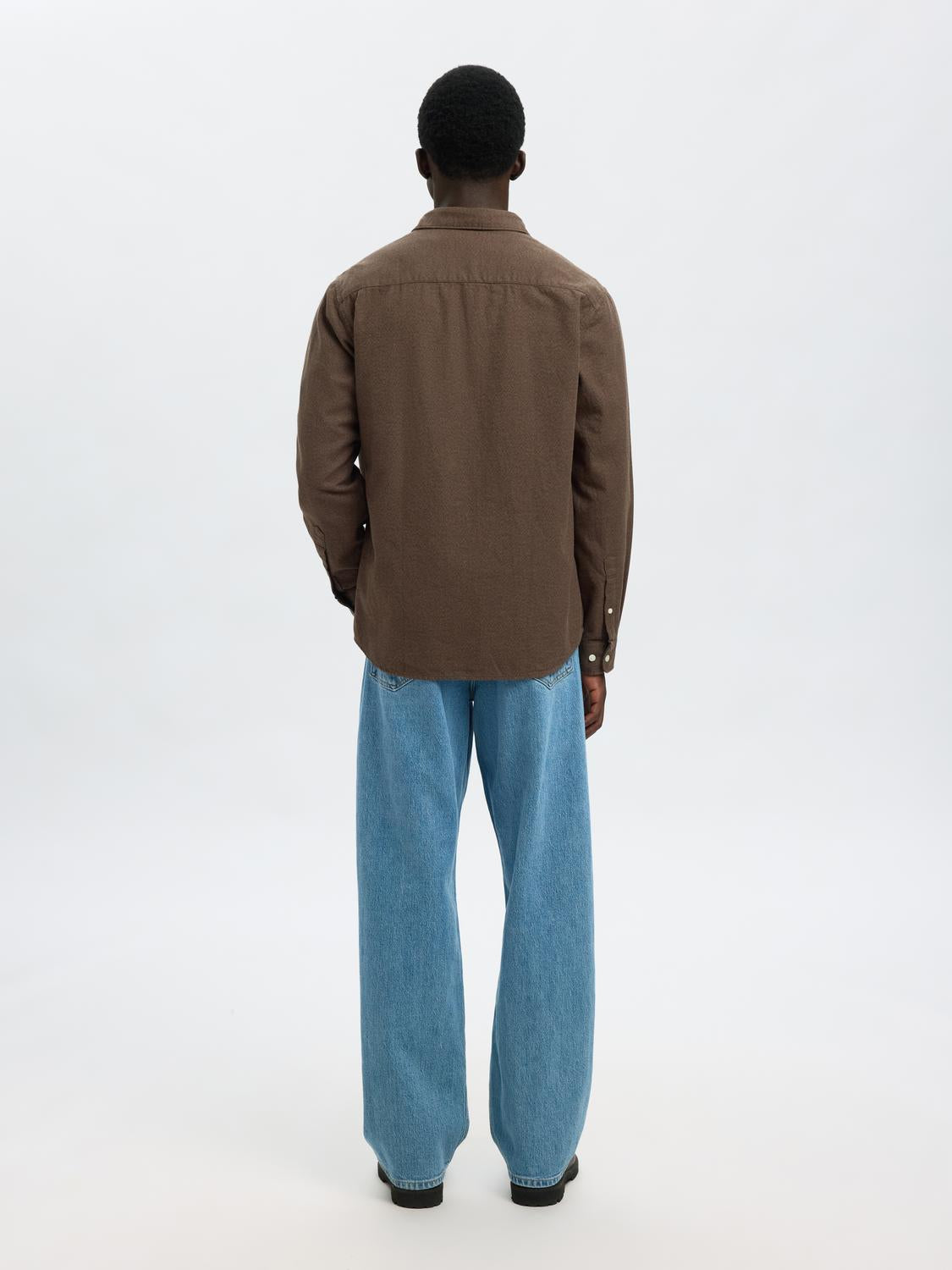 model_shot-back